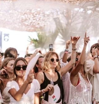 St Tropez Table: luxury table bookings
